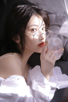 男生把坤坤放女生定眼里云开